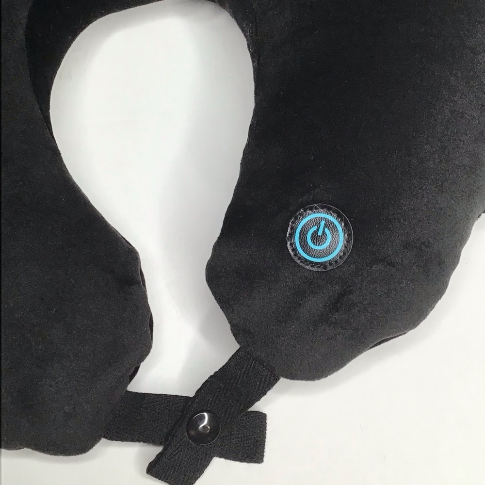 Black Microbead Vibrating Travel Neck with a pocket holding batteries